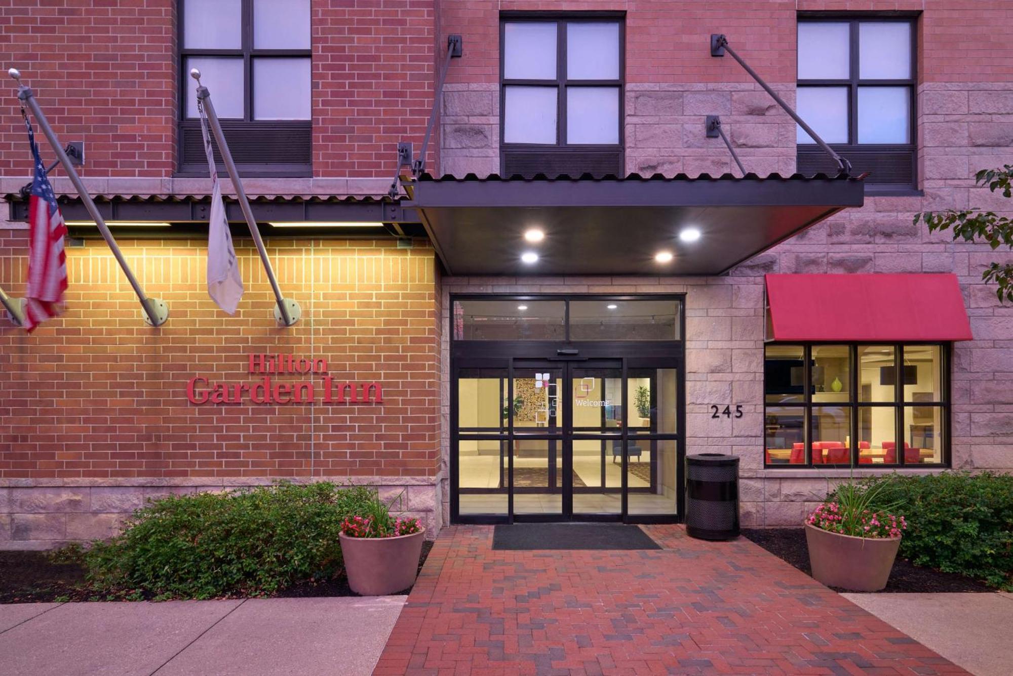 Hilton Garden Inn Bloomington Exterior photo